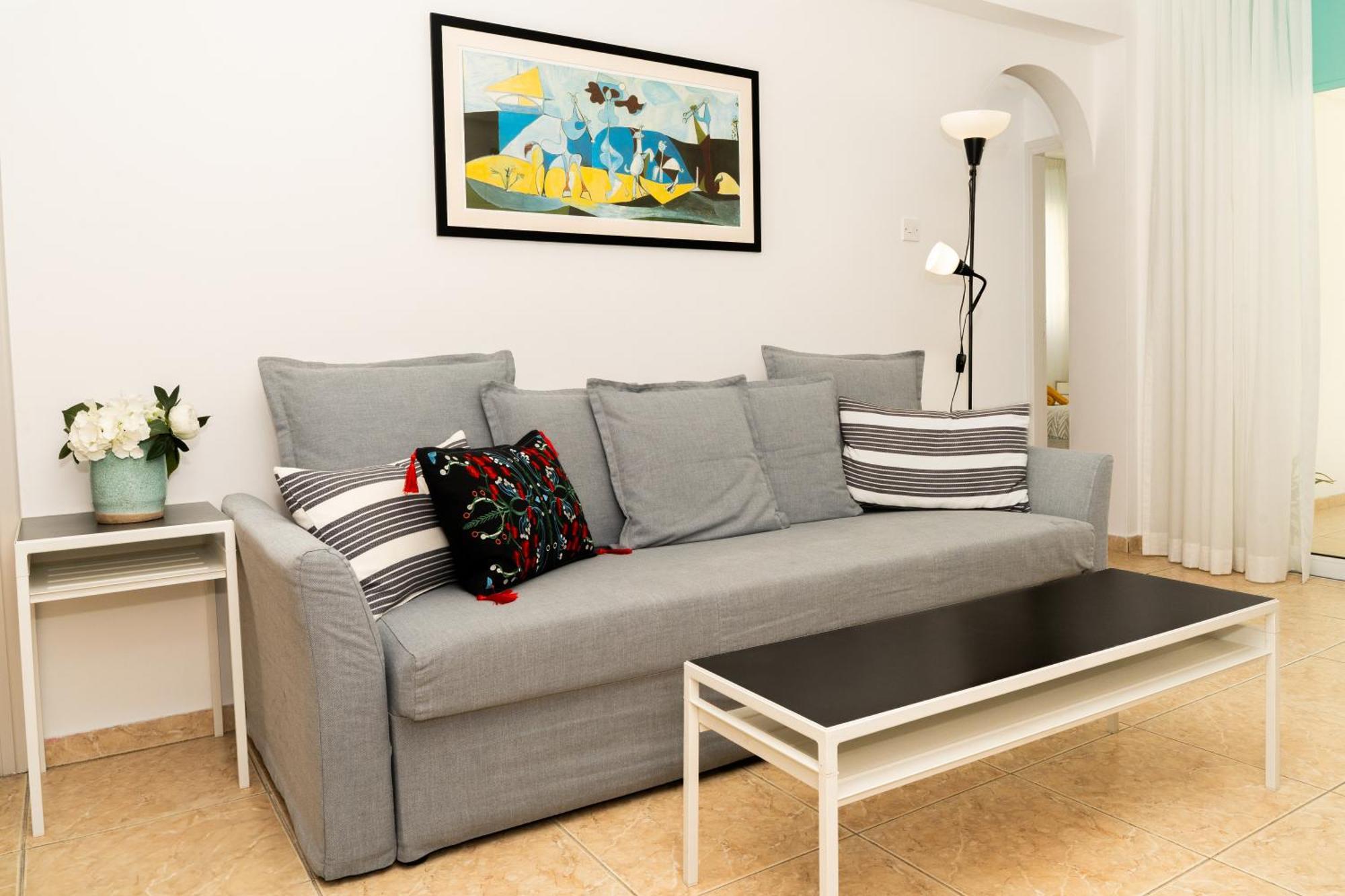 Olivia Mackenzie 2 Bedroom Flat With Pool Ларнака Екстериор снимка