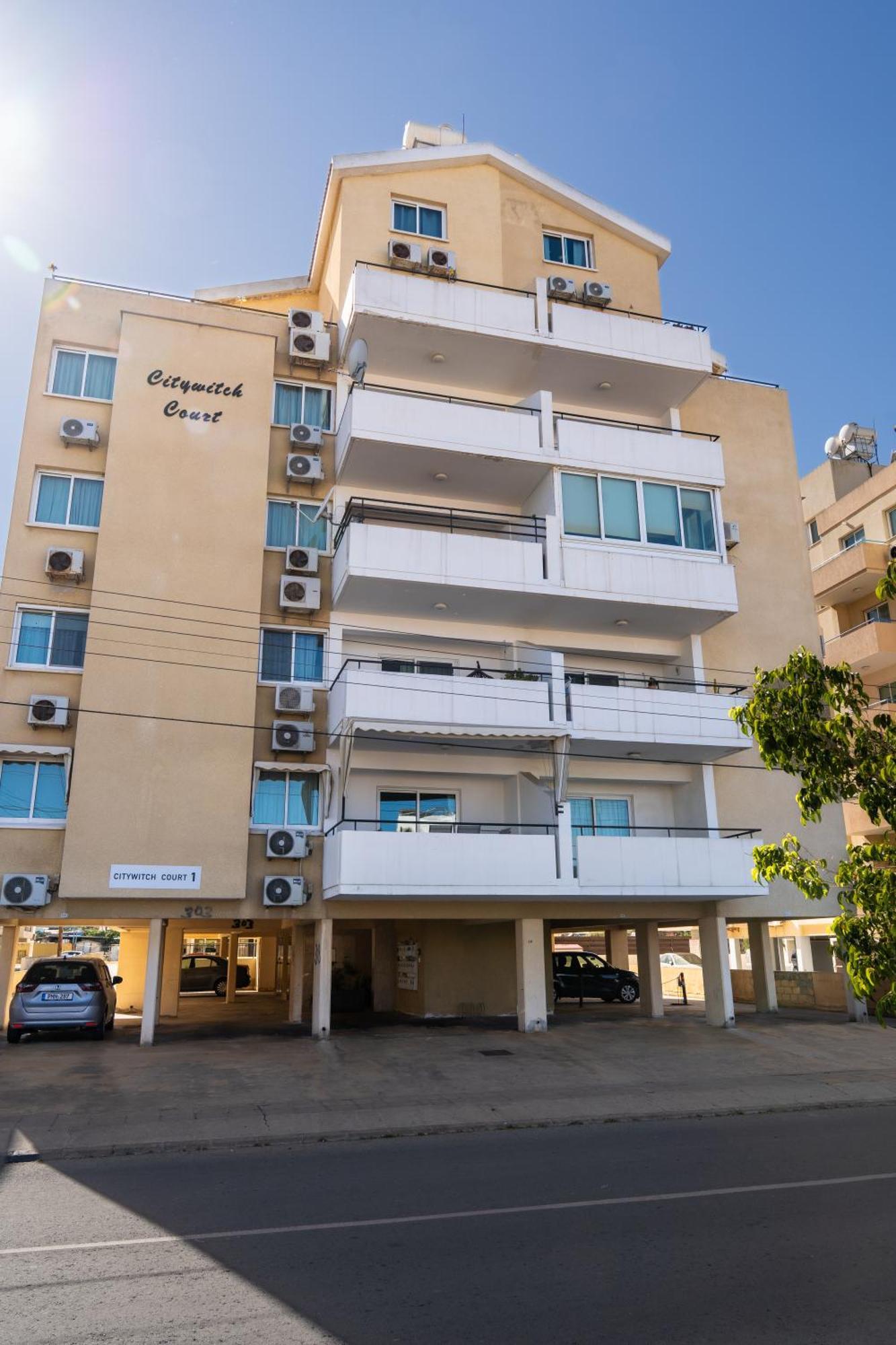 Olivia Mackenzie 2 Bedroom Flat With Pool Ларнака Екстериор снимка